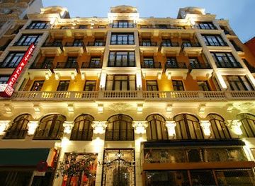 spain/madrid/chueca/restaurant/petit-palace-chueca