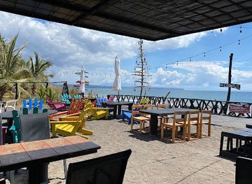 costa-rica/puntarenas/restaurant/el-codigo-beach