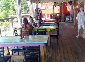 mississippi/natchez-trace-parkway/restaurant/shaggy-s-on-the-rez