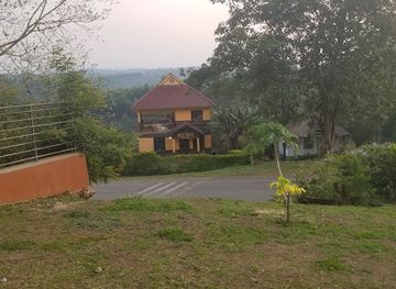 uganda/kibale-national-park/restaurant/the-bee-hive-bar-bistro