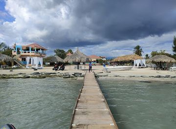 jamaica/north-coast/restaurant/rocky-point-white-sand-beach-seafood-restaurant