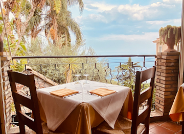 italy/taormina/restaurant/la-cisterna-del-moro