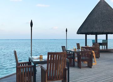 maldives/huraa/restaurant/poolside-bar