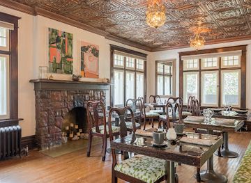 canada/golden-horseshoe/restaurant/hom-restaurant