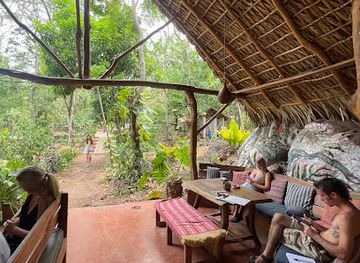 nicaragua/ometepe/restaurant/bustavo-food-bus