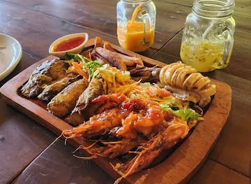 sri-lanka/trincomalee-district/restaurant/queen-bee-cafe-seafood-vape-shop