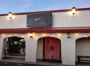 Debajo Tapas Y Vino