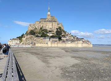 france/mont-saint-michel-bay/restaurant/au-pelerin