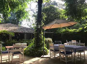 tanzania/arusha/restaurant/george-s-tavern