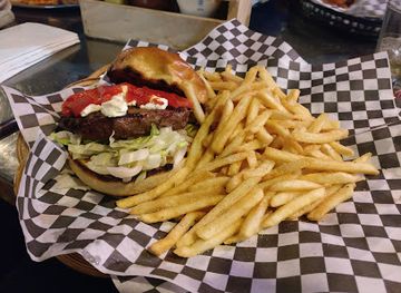 canada/okanagan/restaurant/yank-s-old-niagara-bar-grill