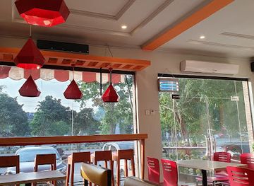 pakistan/lahore/johar-town/restaurant/hen-n-bun-johar-town