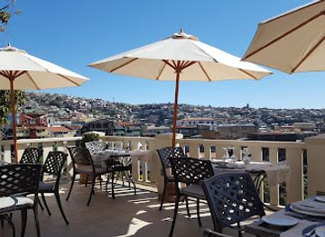 chile/valparaiso/cerro-alegre/restaurant/maralegre