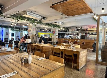 hungary/budapest/restaurant/fat-mama