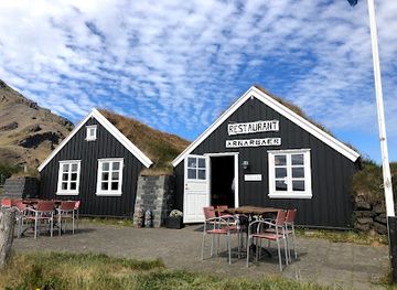 iceland/snæfellsnes-peninsula/restaurant/arnarbar
