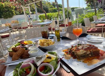 cyprus/nissi-beach/restaurant/stratovarius-bar-dining
