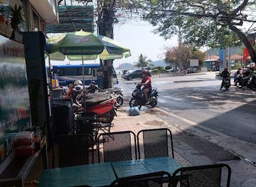 vietnam/cat-ba-island/restaurant/banh-mi-domik