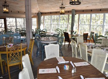 florida/nature-coast/restaurant/solomon-s-castle