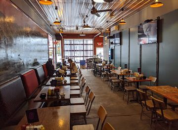 new-york/buffalo/north-buffalo/restaurant/the-garage-bar-restaurant