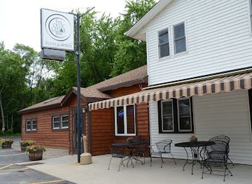 wisconsin/kettle-moraine-state-forest/restaurant/the-olde-cedar-inn