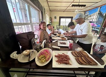 turks-and-caicos-islands/sapodilla-bay-beach/restaurant/que-bola-little-havana