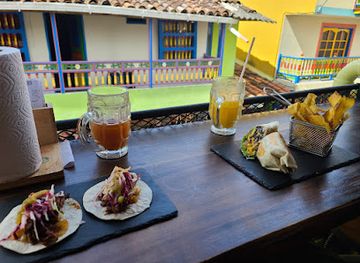 colombia/guatape/restaurant/el-bacchanal