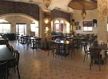 Bonjour Restaurant & Cafe