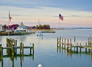 maryland/chesapeake-bay-maritime-museum/restaurant/harrison-s-harbour-lights