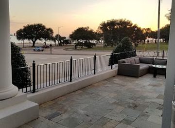 mississippi/biloxi/restaurant/cora-s-restaurant-in-the-white-house-hotel