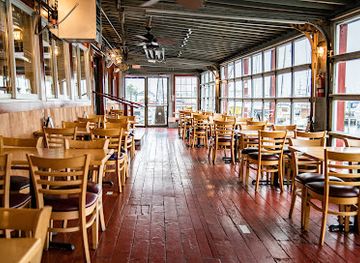 rhode-island/east-greenwich/restaurant/finn-s-harborside