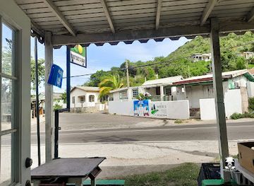 saint-kitts-and-nevis/cayon/restaurant/tootsie-s-bar