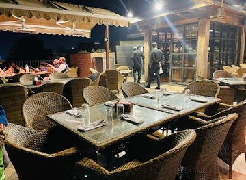 pakistan/rawalpindi/the-mall/restaurant/the-monal-rawalpindi