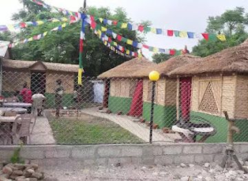 nepal/chitwan/restaurant/rhino-bamboo-cottage