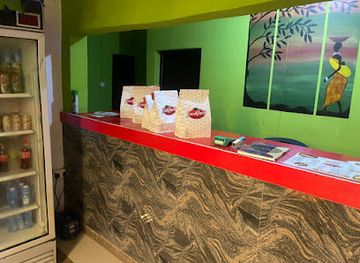 nigeria/iita-forest-reserve/restaurant/food-yacht