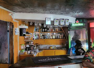 saint-vincent-and-the-grenadines/dark-view-falls/restaurant/4-shells-fish-joint