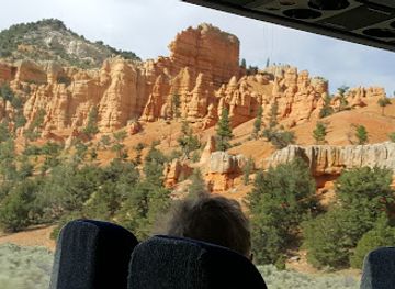 utah/bryce-canyon-national-park/restaurant/ebenezer-s-barn-and-grill-dinner-show