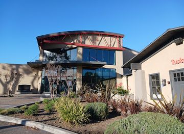 california/los-angeles-county/restaurant/the-proud-bird-los-angeles