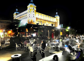 spain/toledo/restaurant/terraza-restaurante-bu