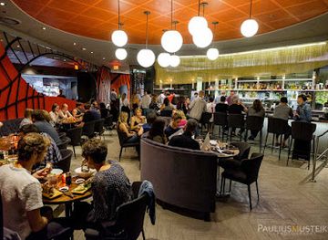 wisconsin/madison/capitol-square/restaurant/red