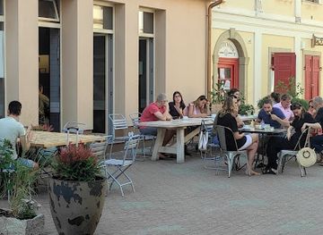 hungary/pecs/restaurant/morzsa