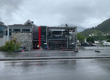 norway/sognefjord/restaurant/vagal-burger-and-gin