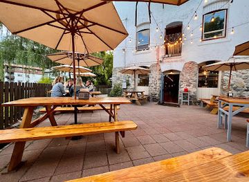 washington/leavenworth/restaurant/yodelin-broth-company-and-beer-garden
