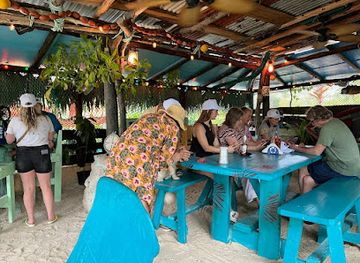 the-bahamas/andros/restaurant/driftwood-smoke-house-bbq-seafood