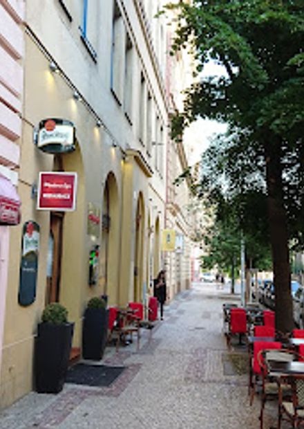 Madame Lyn Restaurant
