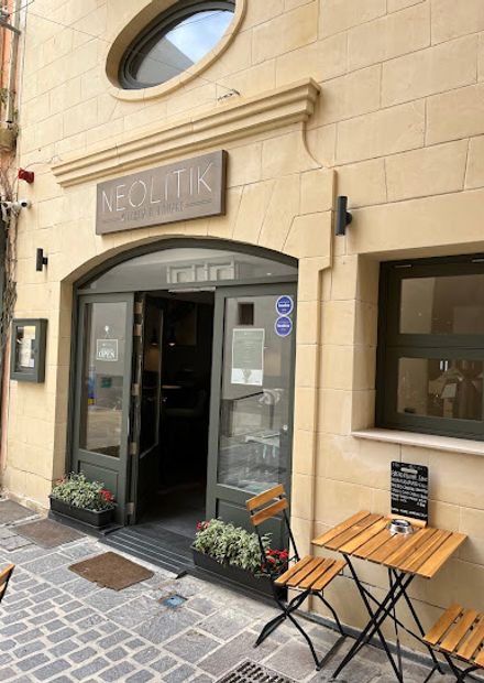 Neolitik Kitchen & Lounge
