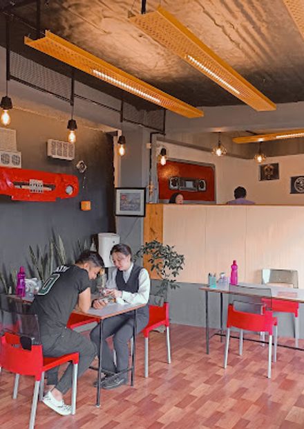 Resting Lee Cafe