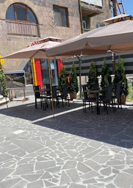 Van Tavern