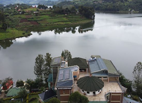 uganda/lake-bunyonyi/restaurant/bunyonyi-safaris-resort