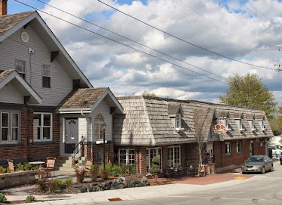 wisconsin/eastern-ridges-and-lowlands/restaurant/schwarz-s-supper-club