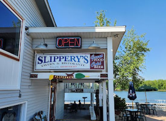 wisconsin/mississippi-river-valley/restaurant/slippery-s-bar-grill