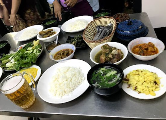 myanmar-burma/yangon/mayangone/restaurant/aung-thu-kha-traditional-myanmar-food-house